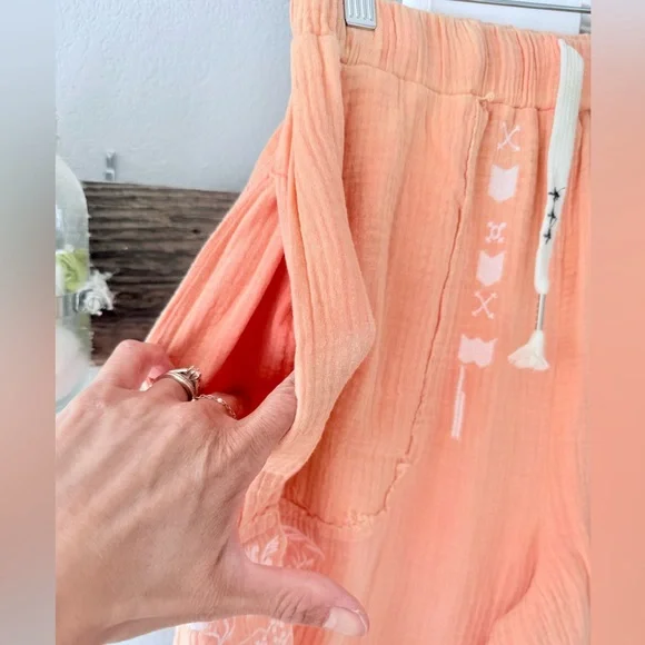 POL Coral Lace Trim Pants - Picture 5 of 10